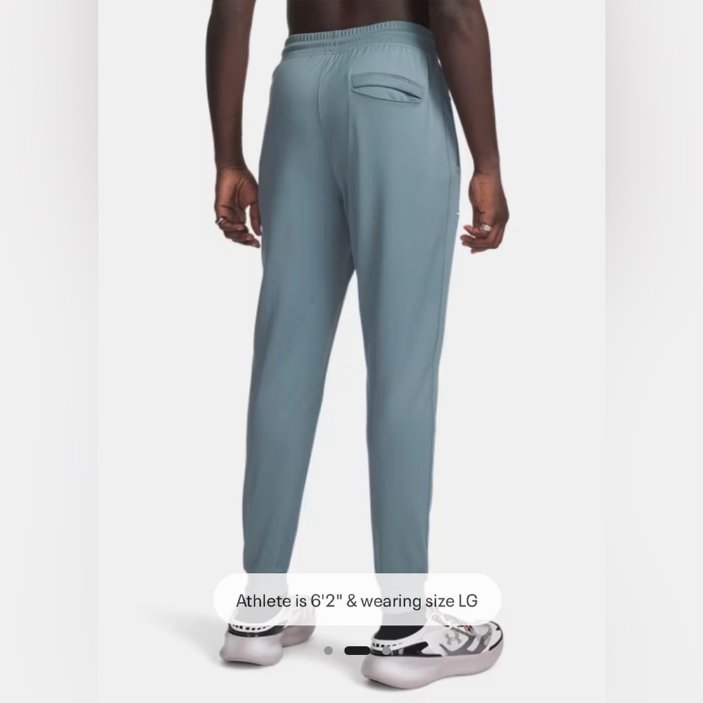 Under Armour Sportstyle Joggers w/black zippers & logo. Good Condition!